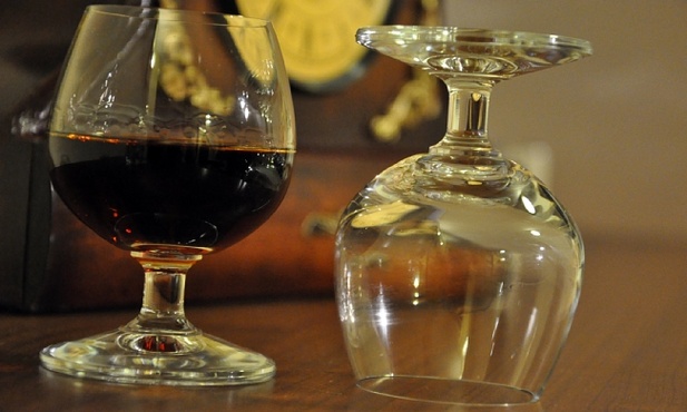 Biskupi apelują o powstrzymanie się w sierpniu od alkoholu