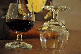 Biskupi apelują o powstrzymanie się w sierpniu od alkoholu