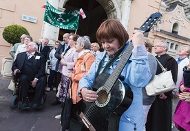 Uczestnicy pierwszej rzymskiej oazy na Jasnej Górze. Jolanta Mitros--Suchorzewska grała i śpiewała teraz i dla Jana Pawła II przed 36 laty w Castel Gandolfo 