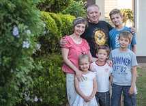 Renata i Jacek Szulcowie,  rodzice Maksymiliana, Franciszka, Antoniego i Klary