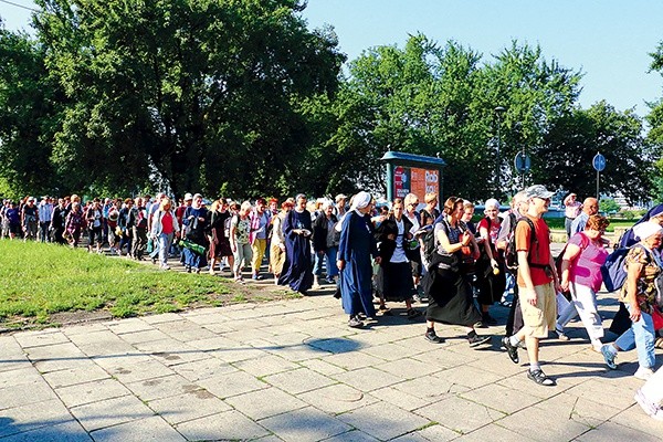 W rekolekcjach w drodze co roku biorą udział tysiące osób