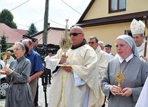 W procesji niesiono relikwie św. Szymona, św. Urszuli i bł. Marii Teresy Ledóchowskich