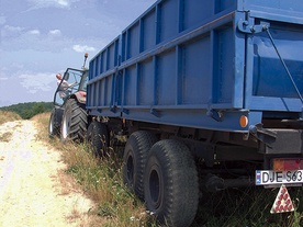   To nie niesprawne maszyny, ale użytkujący je rolnicy są główną przyczyną wypadków w gospodarstwach – podkreślają pracownicy KRUS