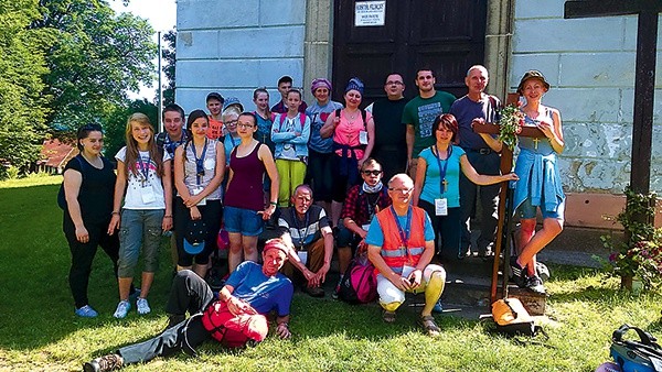  W naszej diecezji istnieje kilka takich małych pielgrzymek.  Ta ma szczególną historię