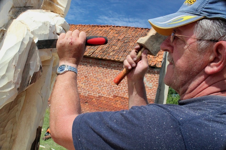 Plener rzeźbiarski w Farynach