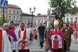 Procesja z figurą i relikwiami św. Jakuba