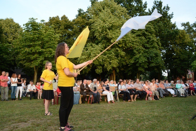 Wieczór Uwielbienia w sanktuarium św. Anny