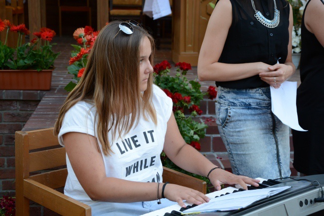 Wieczór Uwielbienia w sanktuarium św. Anny