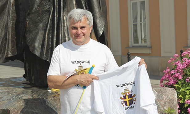 Piotr Zięba zachęca:  – Załóż taką koszulkę i idź Drogą św. Jana Pawła II z Wadowic do Rzymu. Warto!