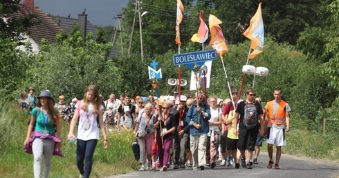 Pierwsza Eucharystia na trawie