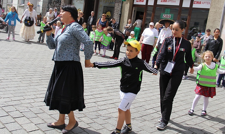 Folkojarmark i etnoprezentacje muzyczne