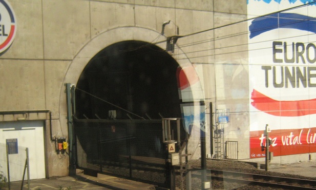 Eurotunel. Potrzebne nowe środki bezpieczeństwa