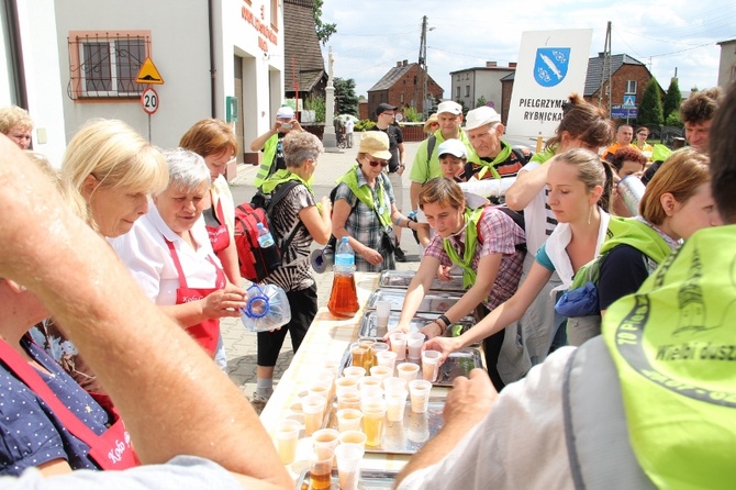 70. Pielgrzymka Rybnicka - dzień pierwszy - w drodze