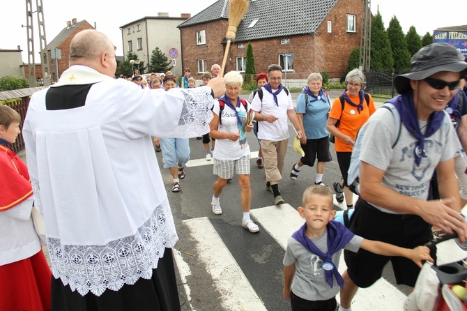 70. Pielgrzymka Rybnicka - dzień pierwszy - w drodze