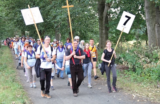 70. Pielgrzymka Rybnicka - dzień pierwszy - w drodze
