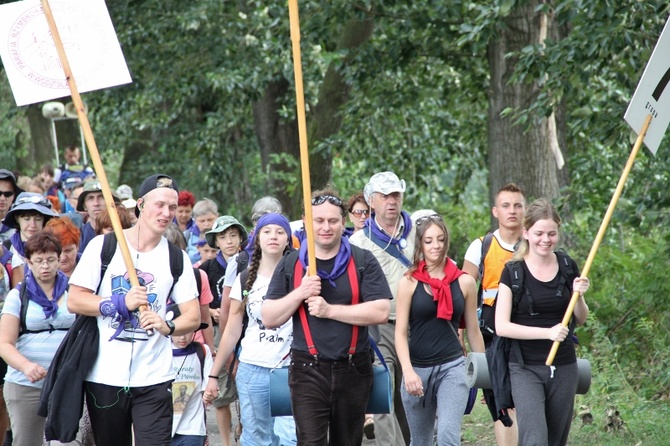 70. Pielgrzymka Rybnicka - dzień pierwszy - w drodze