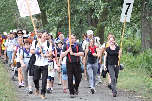 70. Pielgrzymka Rybnicka - dzień pierwszy - w drodze