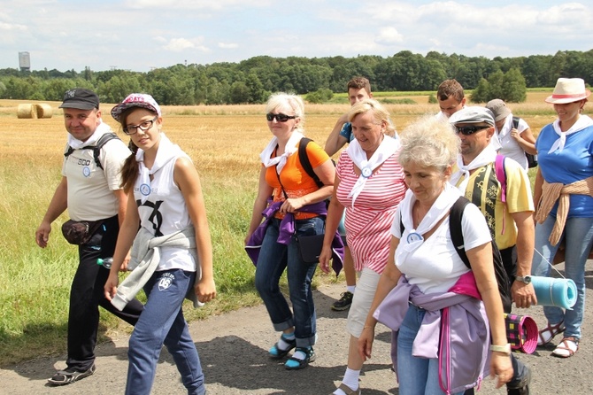 70. Pielgrzymka Rybnicka - dzień pierwszy - w drodze