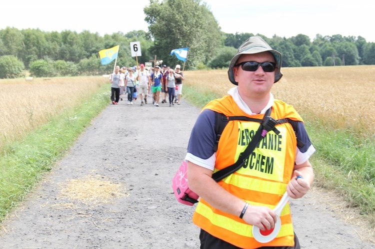 70. Pielgrzymka Rybnicka - dzień pierwszy - w drodze