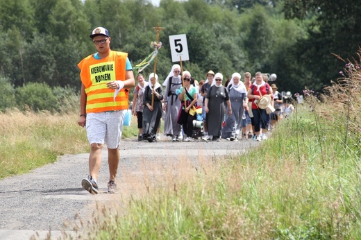 70. Pielgrzymka Rybnicka - dzień pierwszy - w drodze
