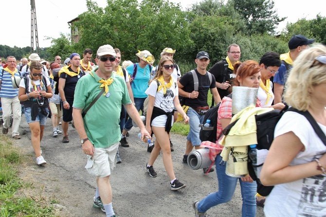 70. Pielgrzymka Rybnicka - dzień pierwszy - w drodze