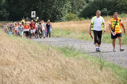 70. Pielgrzymka Rybnicka - dzień pierwszy - w drodze