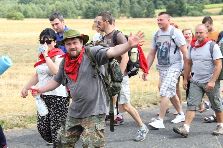 70. Pielgrzymka Rybnicka - dzień pierwszy - w drodze