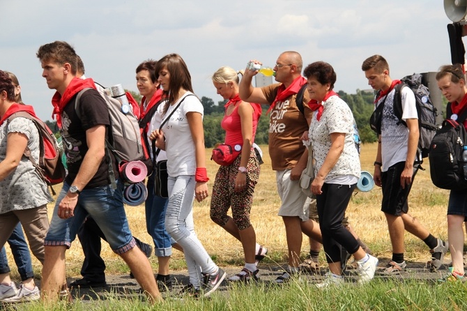 70. Pielgrzymka Rybnicka - dzień pierwszy - w drodze