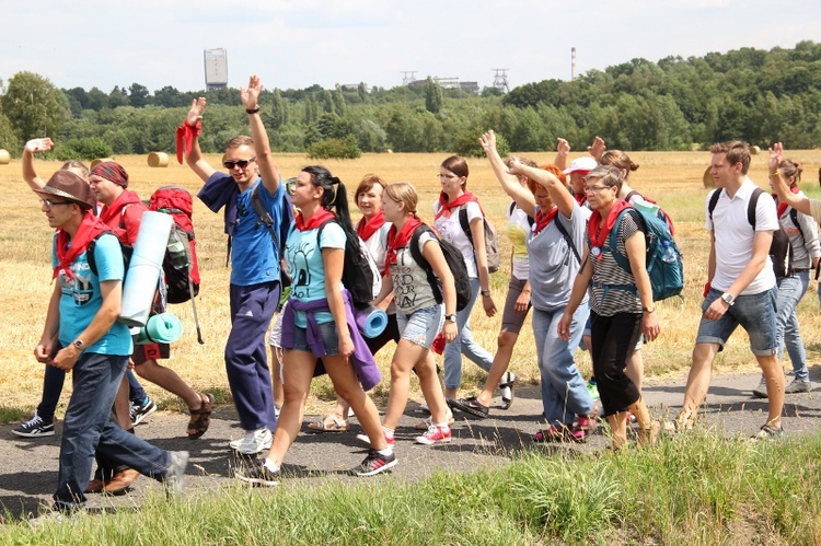 70. Pielgrzymka Rybnicka - dzień pierwszy - w drodze