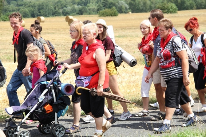 70. Pielgrzymka Rybnicka - dzień pierwszy - w drodze