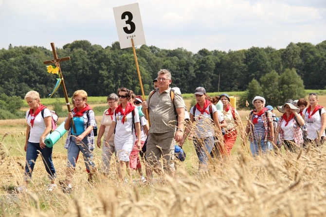 70. Pielgrzymka Rybnicka - dzień pierwszy - w drodze