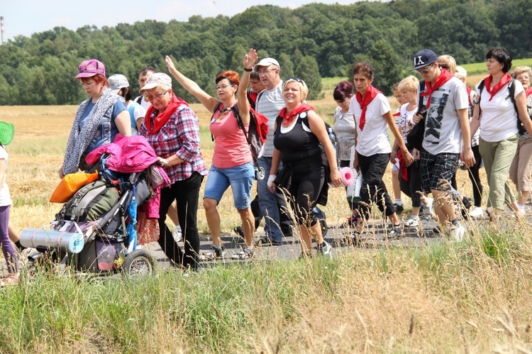 70. Pielgrzymka Rybnicka - dzień pierwszy - w drodze