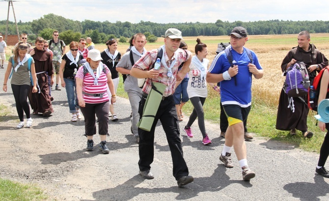 70. Pielgrzymka Rybnicka - dzień pierwszy - w drodze