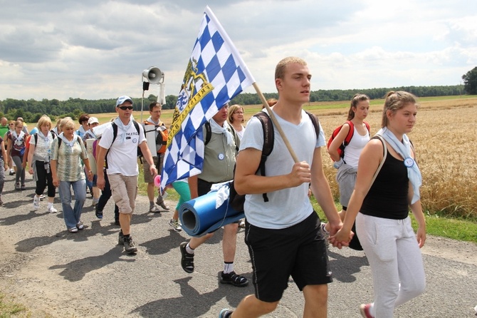 70. Pielgrzymka Rybnicka - dzień pierwszy - w drodze