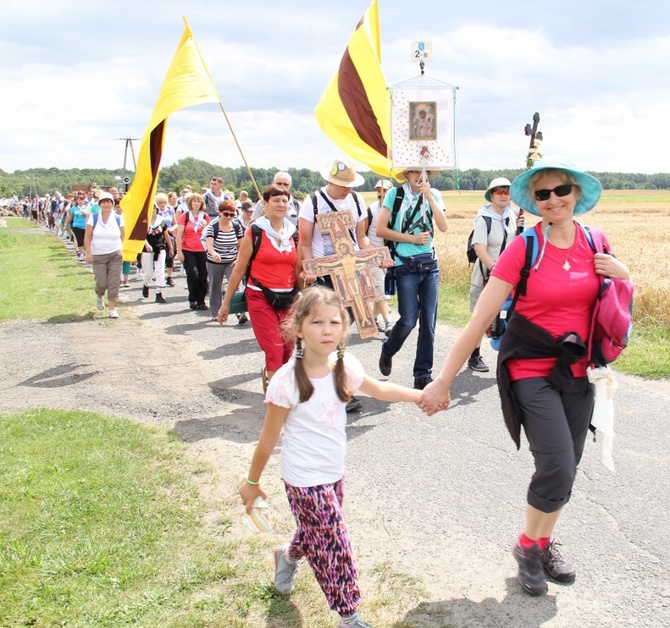 70. Pielgrzymka Rybnicka - dzień pierwszy - w drodze