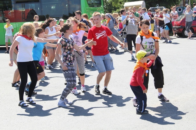 70. Pielgrzymka Rybnicka - dzień drugi - w tańcu