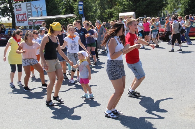 70. Pielgrzymka Rybnicka - dzień drugi - w tańcu