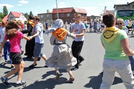 70. Pielgrzymka Rybnicka - dzień drugi - w tańcu