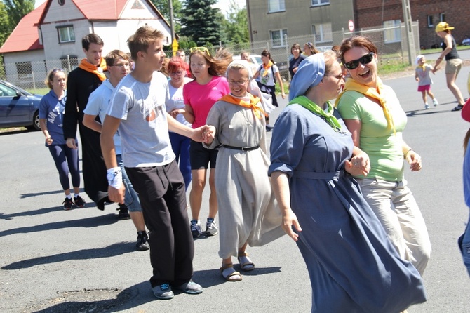 70. Pielgrzymka Rybnicka - dzień drugi - w tańcu