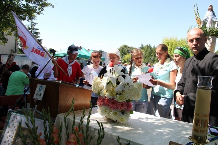 70. Pielgrzymka Rybnicka - dzień drugi - Msza św. w Górnikach