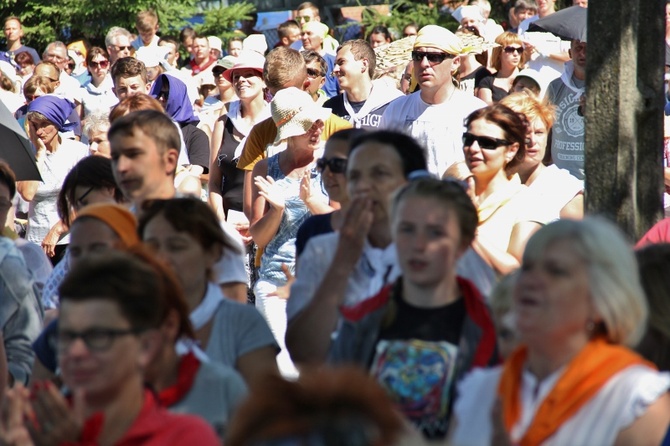 70. Pielgrzymka Rybnicka - dzień drugi - Msza św. w Górnikach