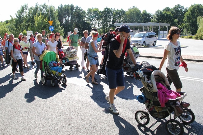 70. Pielgrzymka Rybnicka - dzień drugi - w drodze