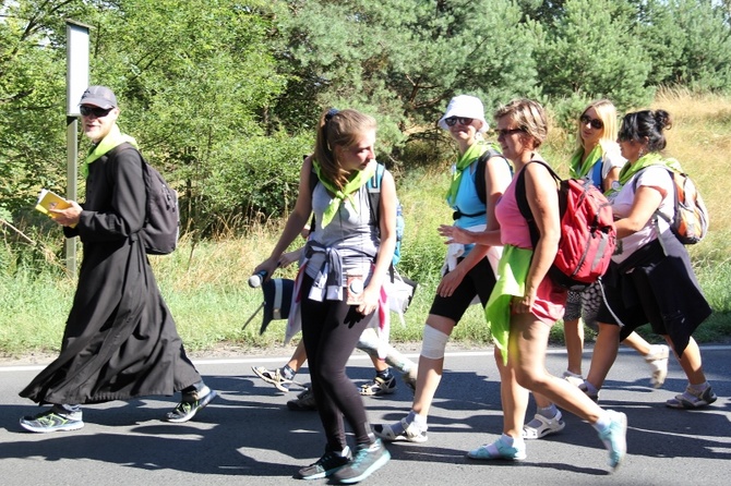 70. Pielgrzymka Rybnicka - dzień drugi - w drodze