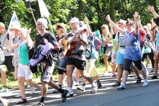 70. Pielgrzymka Rybnicka - dzień drugi - w drodze