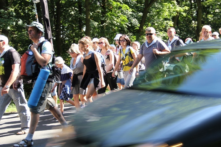 70. Pielgrzymka Rybnicka - dzień drugi - w drodze