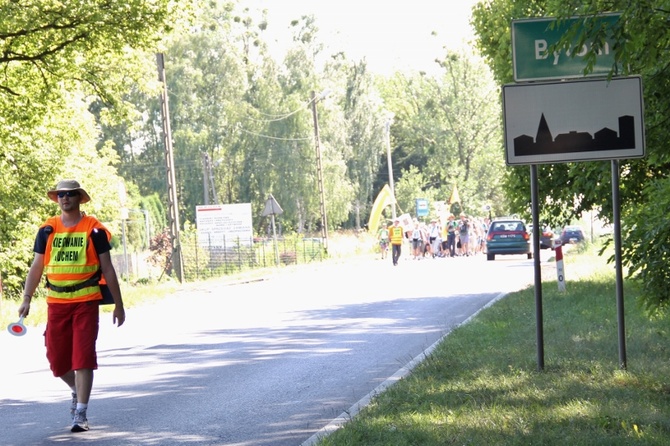 70. Pielgrzymka Rybnicka - dzień drugi - w drodze