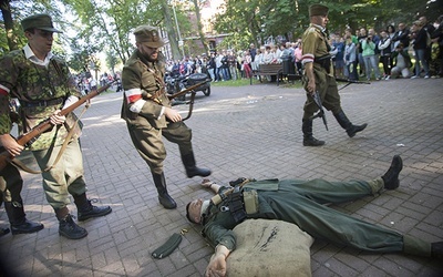 Na pomoc powstańczej Warszawie