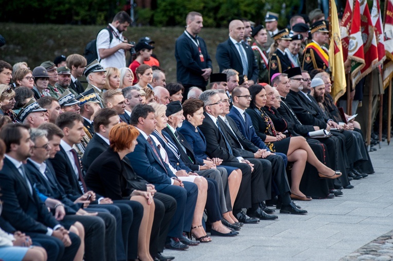 Msza św. na  Cmentarzu Powstańców Warszawy