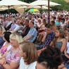 Publiczność licznie zgromadziła się przy muszli koncertowej w sannickim parku