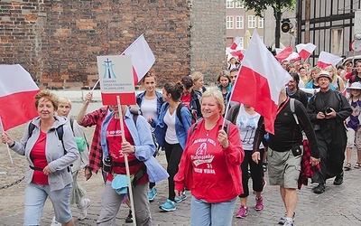 – Maszerując na Jasną Górę, nabieramy sił, które starczają nam później na cały rok, napełniamy się łaską Ducha Świętego – mówi ks. Krzysztof Ławrukajtis, kierownik gdańskiej pielgrzymki